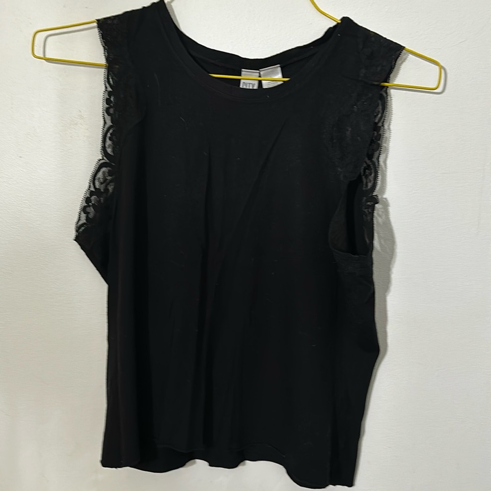 City DKNY women’s blouse in black. Large